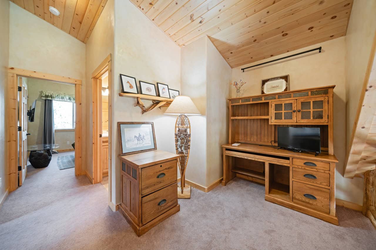 Cabin retreat in Mountains with Hiking, Hunting, and Fishing