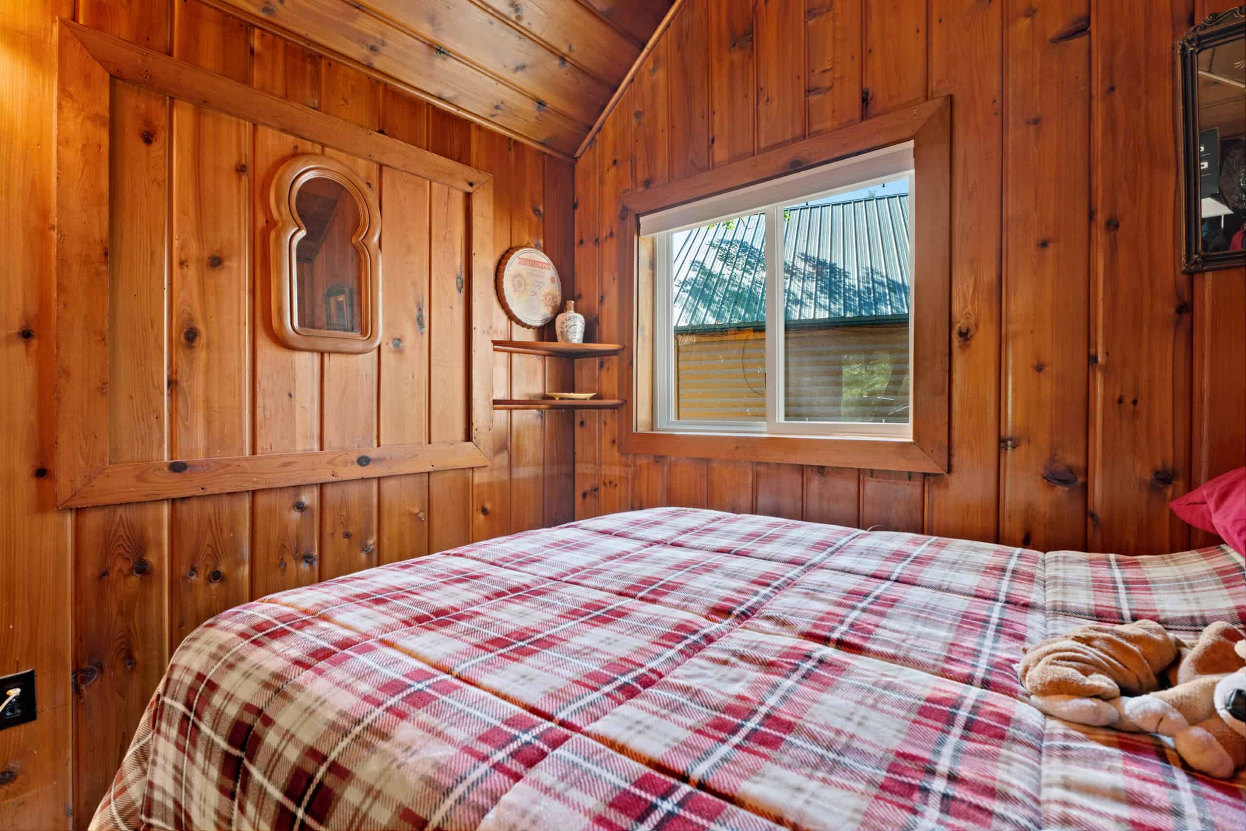Classic Canada Creek Ranch Log Cabin with Lake Geneva Views