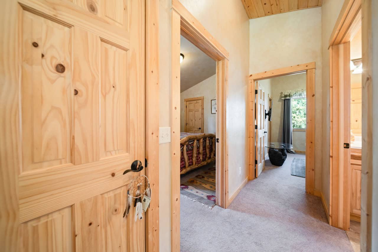 Cabin retreat in Mountains with Hiking, Hunting, and Fishing