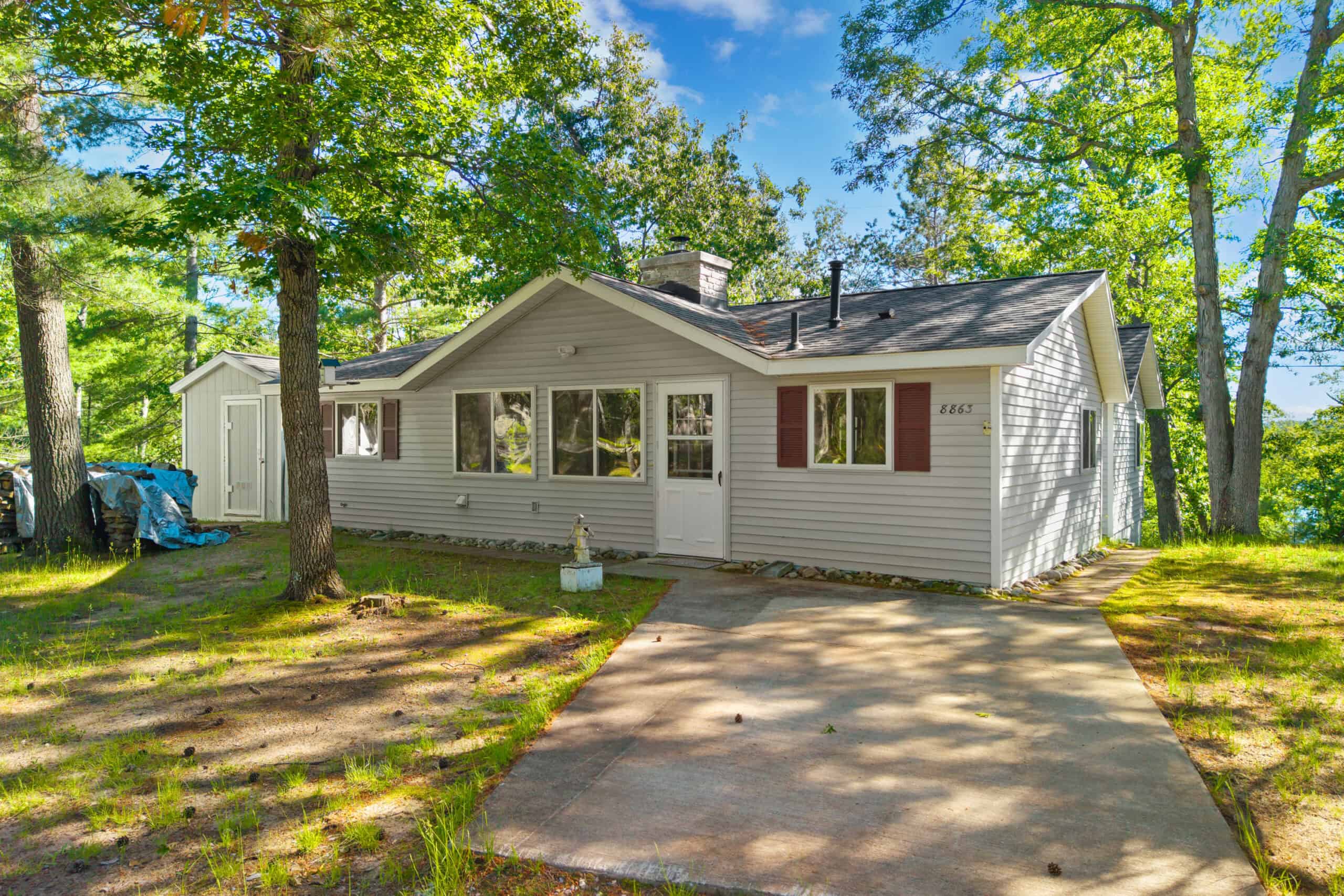 Classic Canada Creek Ranch Log Cabin with Lake Geneva Views