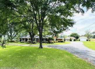 Gillsburg MS Farmhouse Estate on 72 Acres