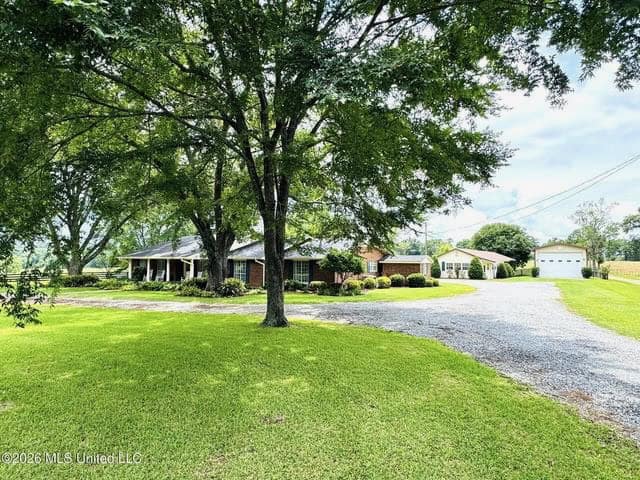 Gillsburg MS Farmhouse Estate on 72 Acres