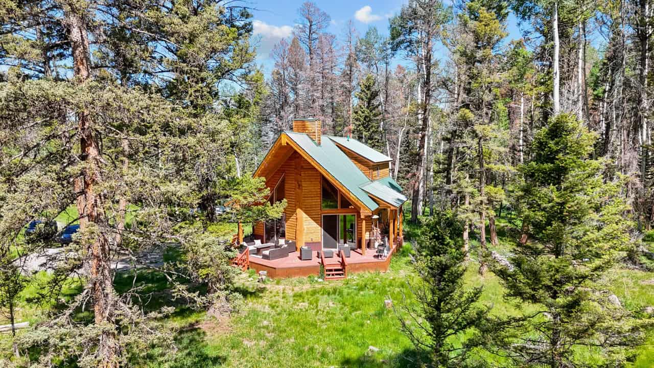 Cabin retreat in Mountains with Hiking, Hunting, and Fishing