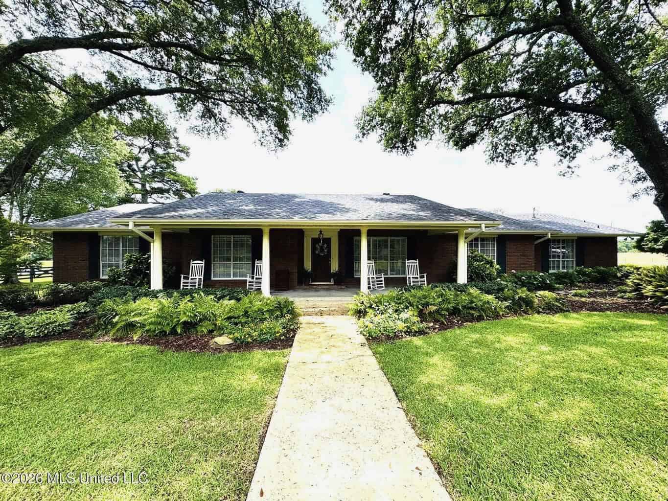 Gillsburg MS Farmhouse Estate on 99 Acres