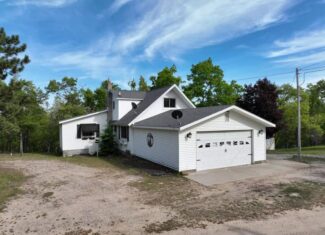 Beautiful Country 3-Bedroom Home Canada Creek Ranch Atlanta MI