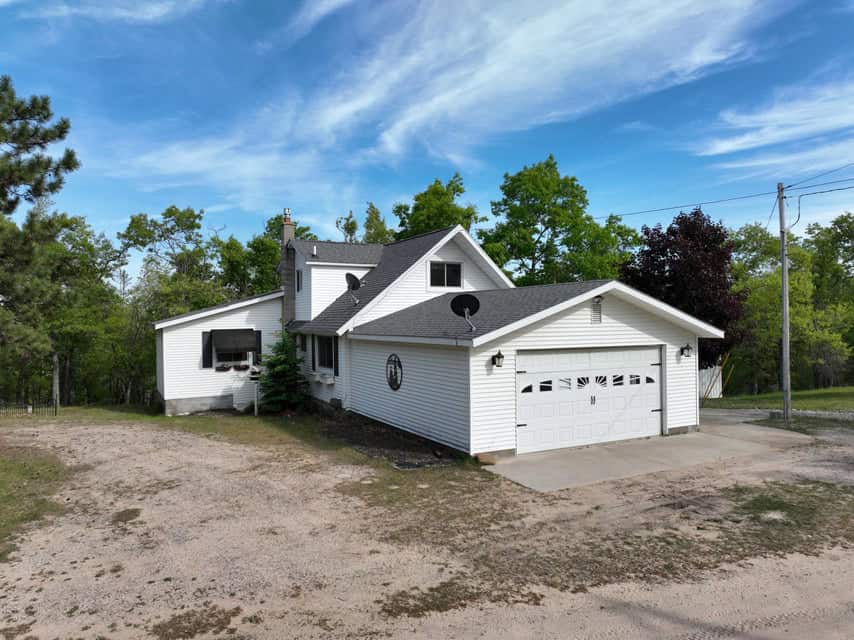 Beautiful Country 3-Bedroom Home Canada Creek Ranch Atlanta MI