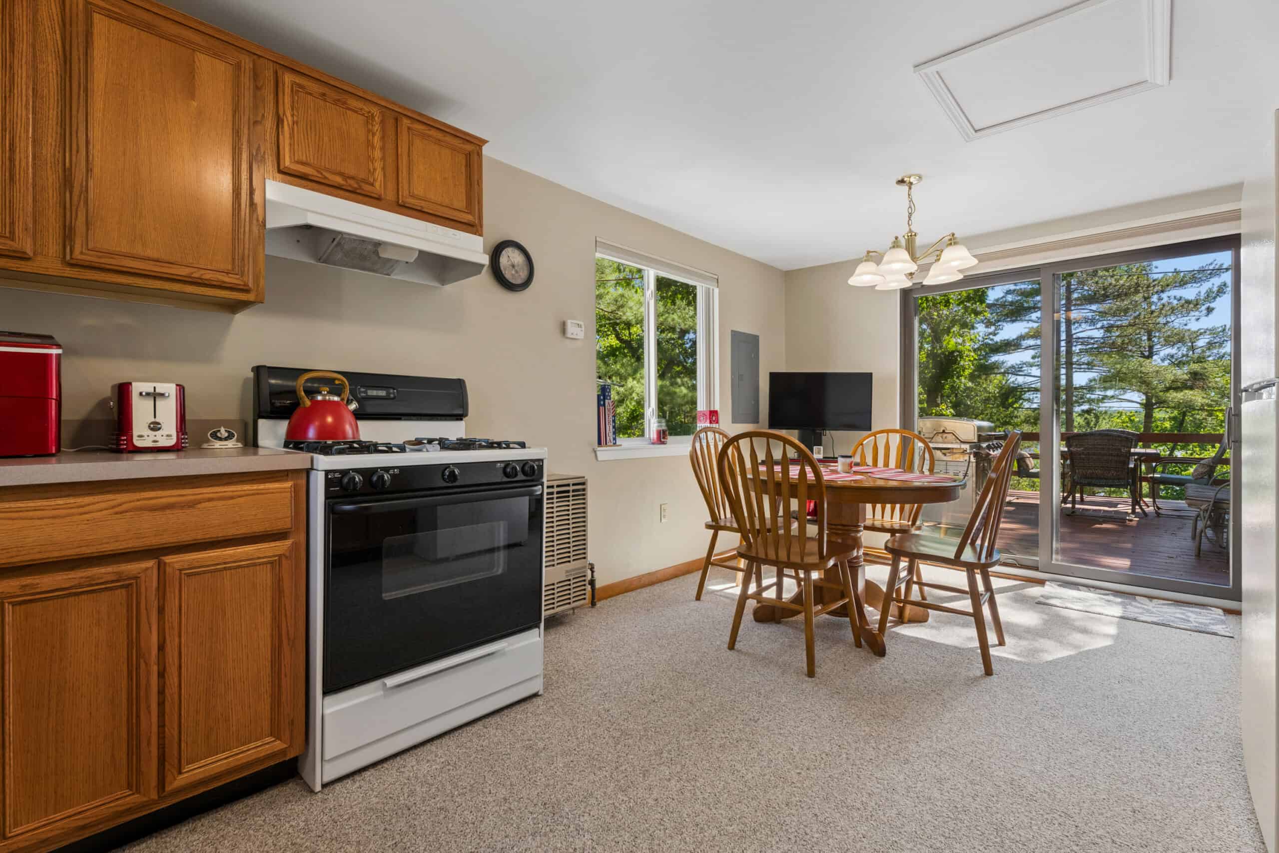 Classic Canada Creek Ranch Log Cabin with Lake Geneva Views