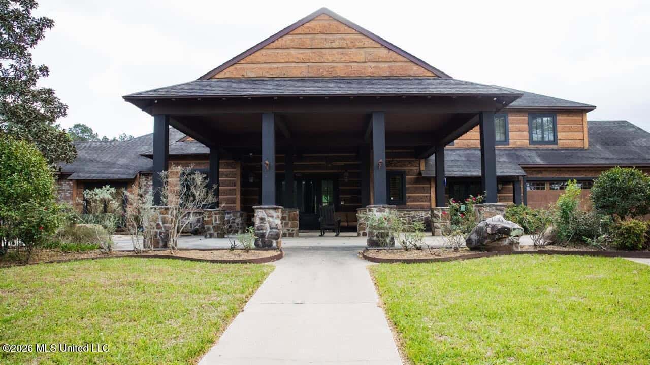 158± Acres with Custom Homes in Oakdale, Louisiana