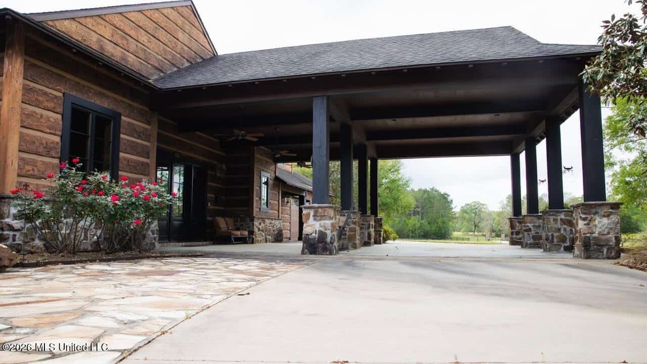 158± Acres with Custom Homes in Oakdale, Louisiana