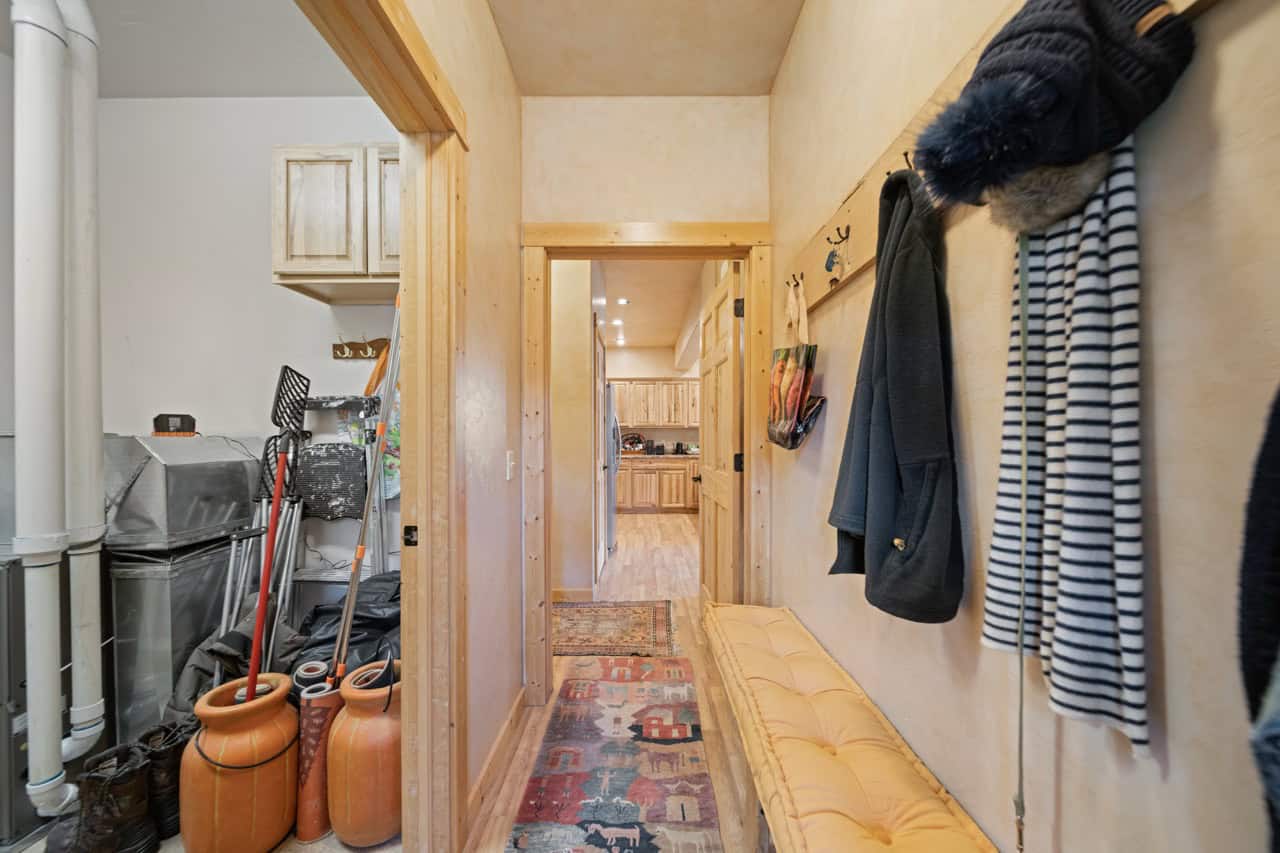 Cabin retreat in Mountains with Hiking, Hunting, and Fishing