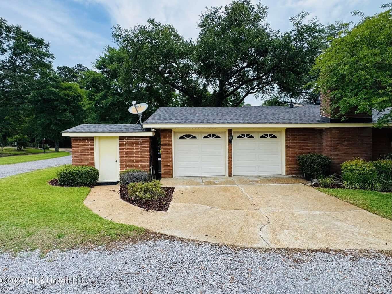 Gillsburg MS Farmhouse Estate on 99 Acres