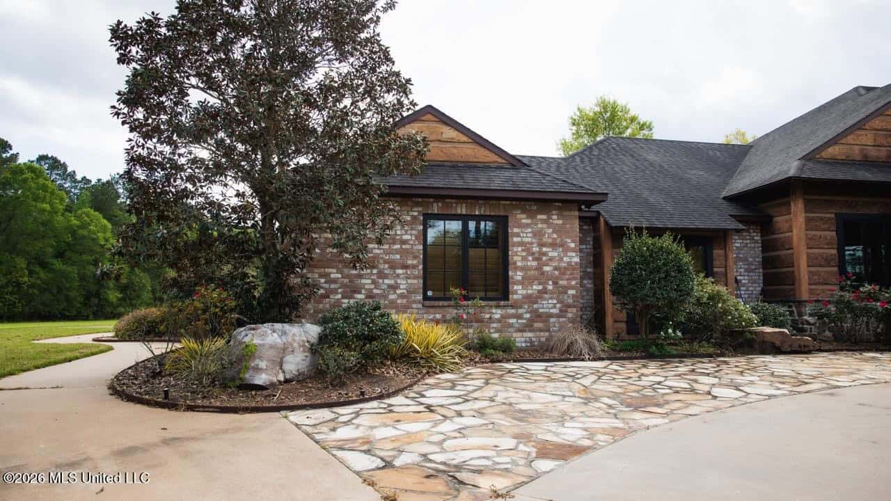 158± Acres with Custom Homes in Oakdale, Louisiana