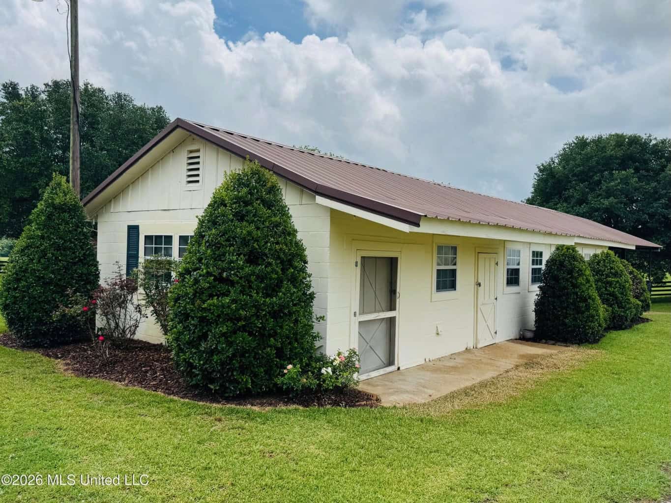 Gillsburg MS Farmhouse Estate on 99 Acres