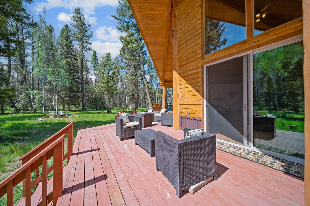 Cabin retreat in Mountains with Hiking, Hunting, and Fishing