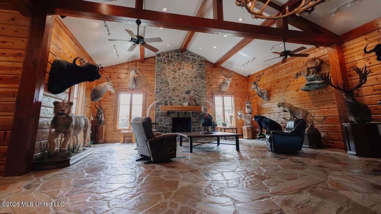 158± Acres with Custom Homes in Oakdale, Louisiana