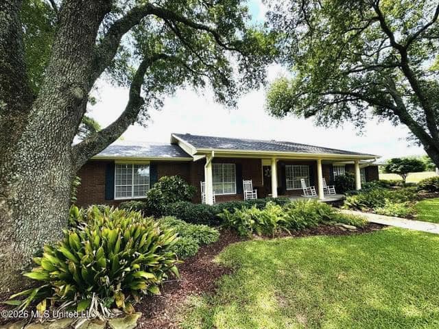 Gillsburg MS Farmhouse Estate on 72 Acres
