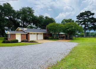 Gillsburg MS Farmhouse Estate on 99 Acres