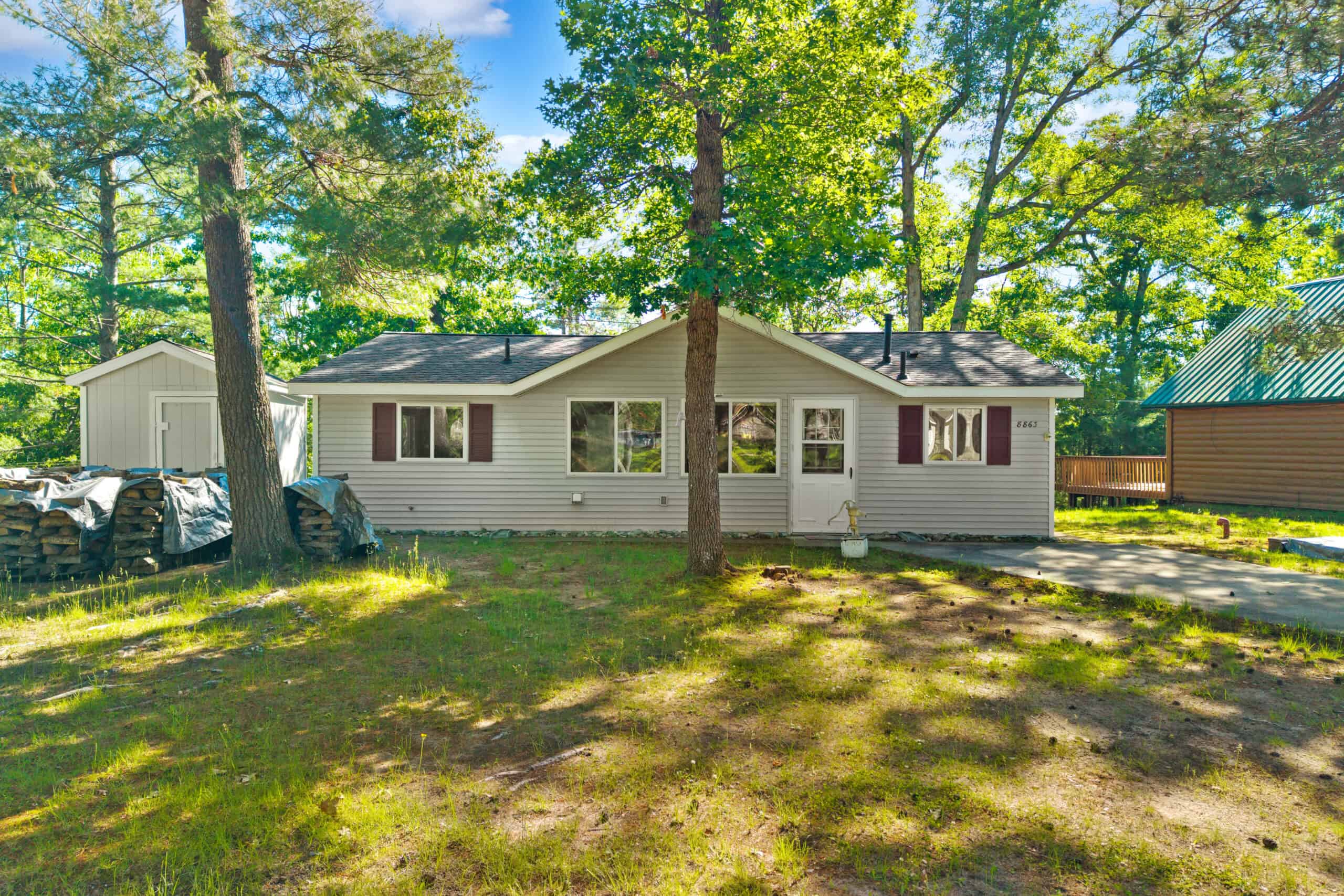 Classic Canada Creek Ranch Log Cabin with Lake Geneva Views