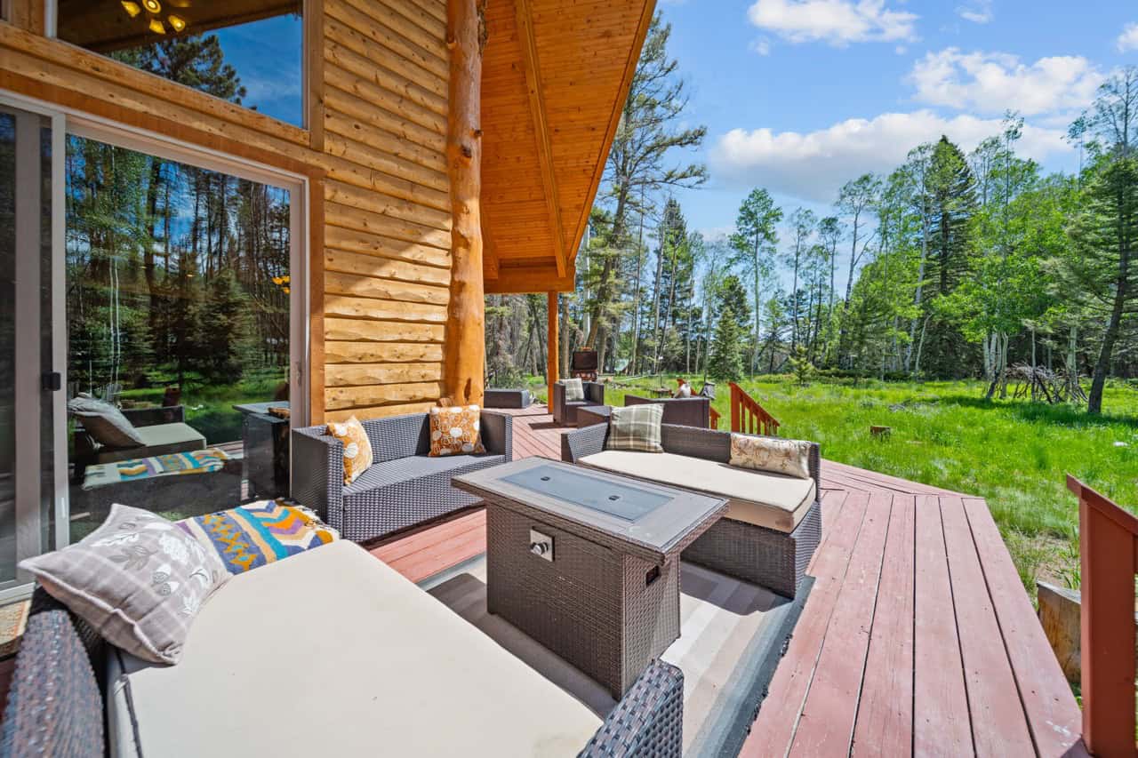 Cabin retreat in Mountains with Hiking, Hunting, and Fishing