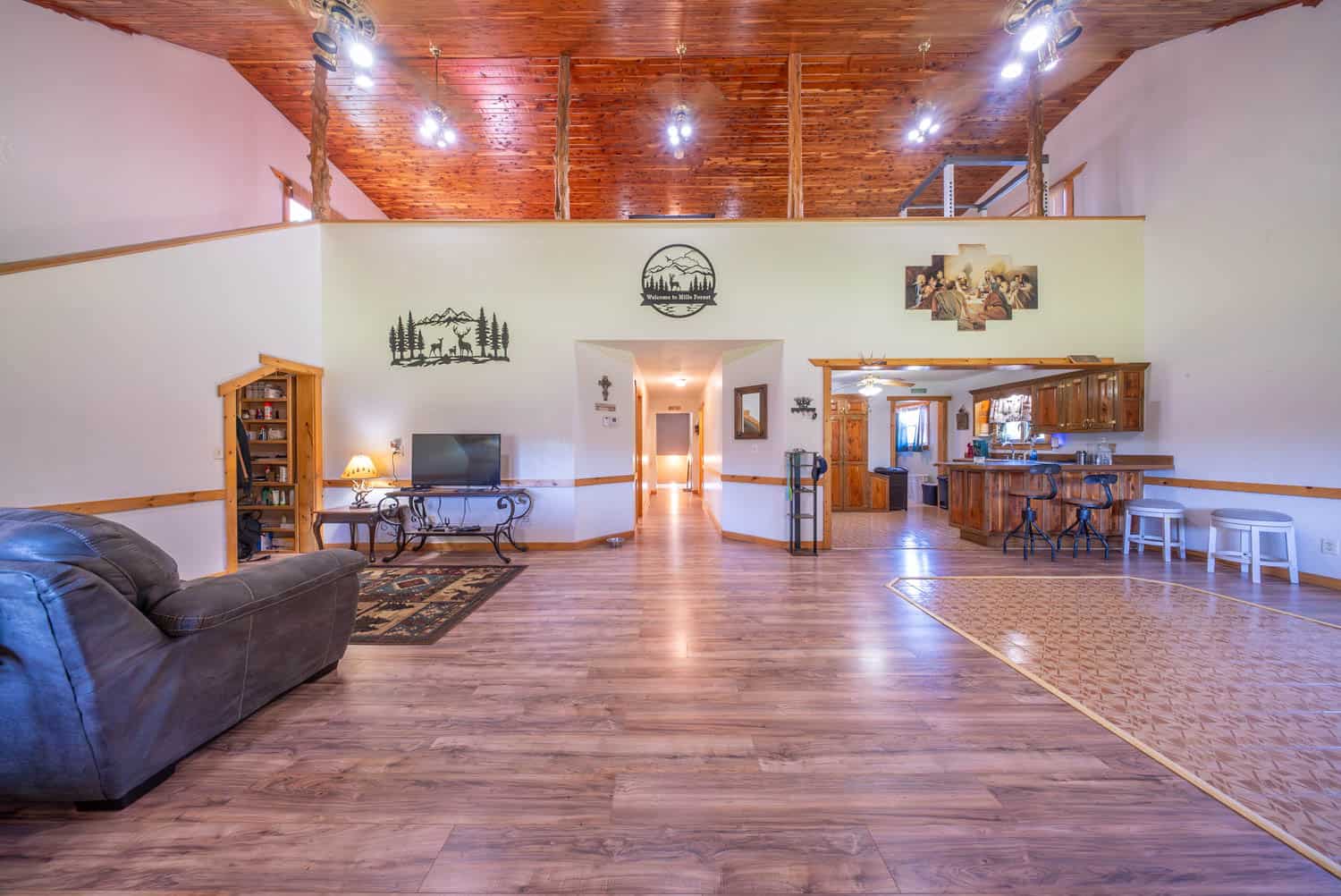 Rustic Ozarks Home on 27.5 Acres