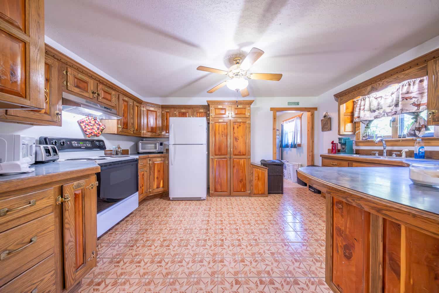 Rustic Ozarks Home on 27.5 Acres
