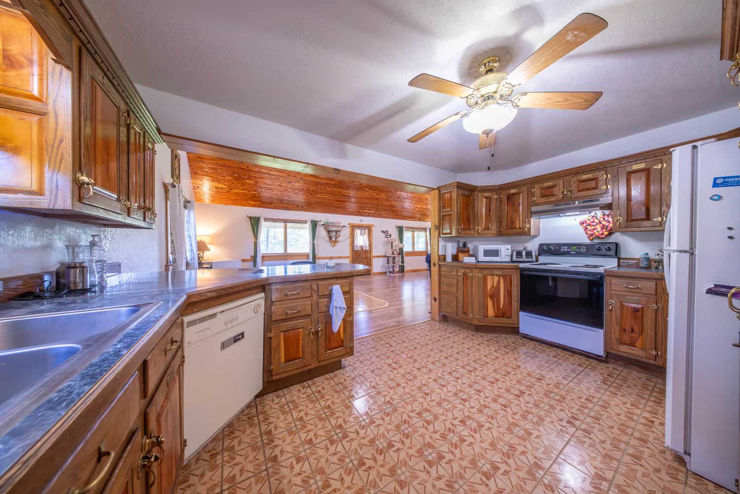 Rustic Ozarks Home on 27.5 Acres