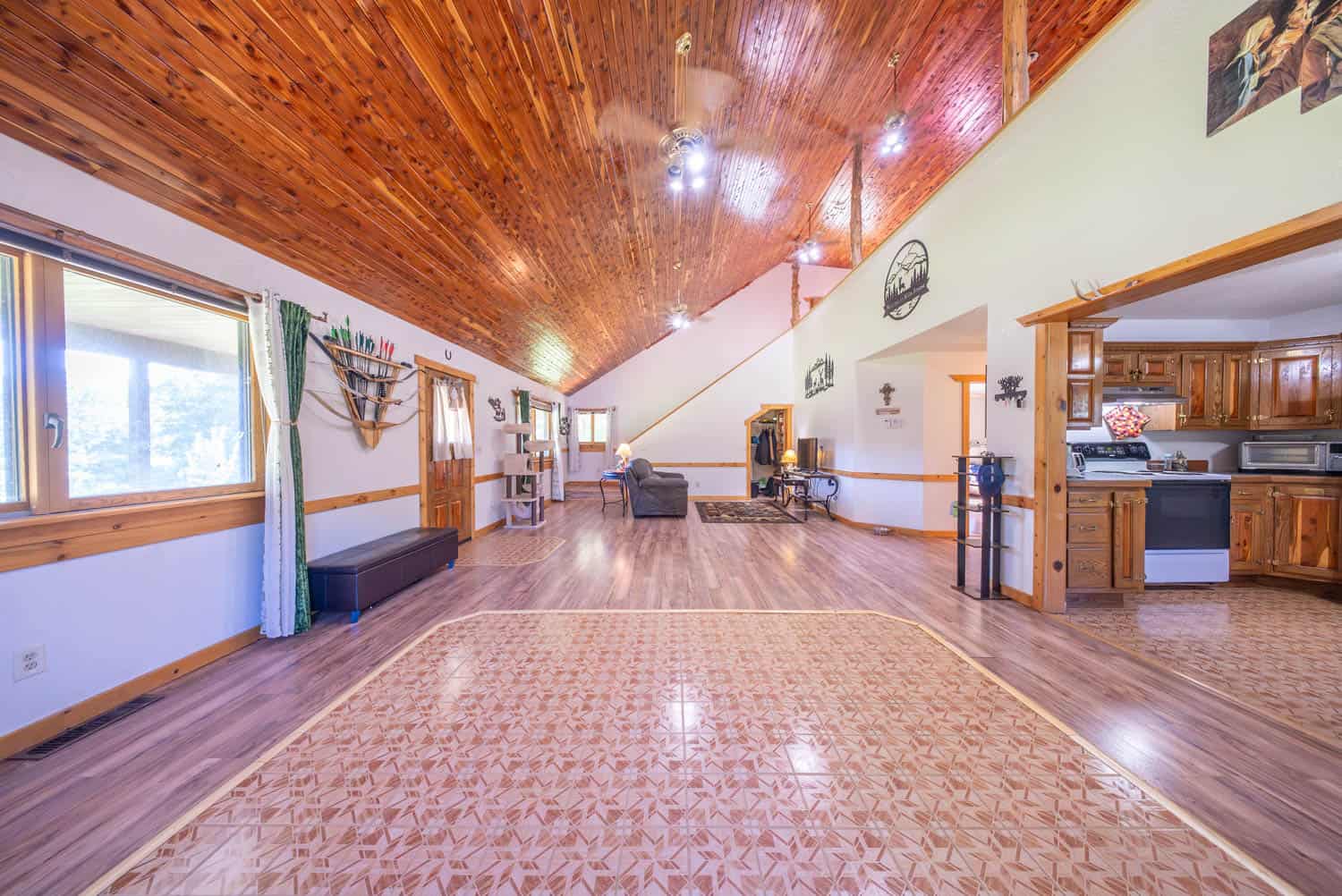 Rustic Ozarks Home on 27.5 Acres