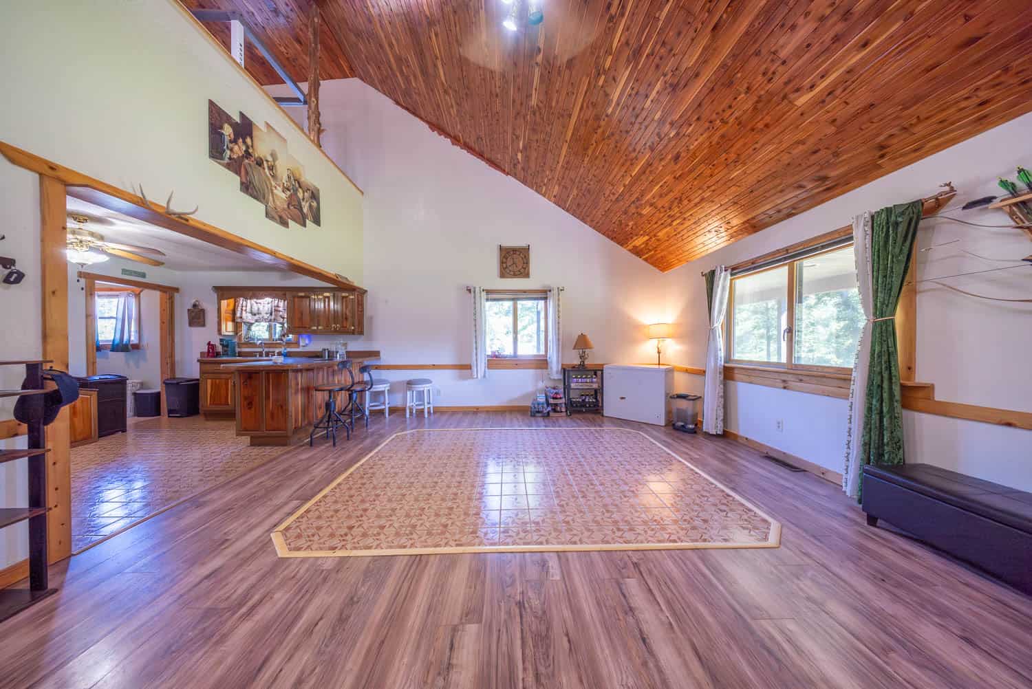 Rustic Ozarks Home on 27.5 Acres