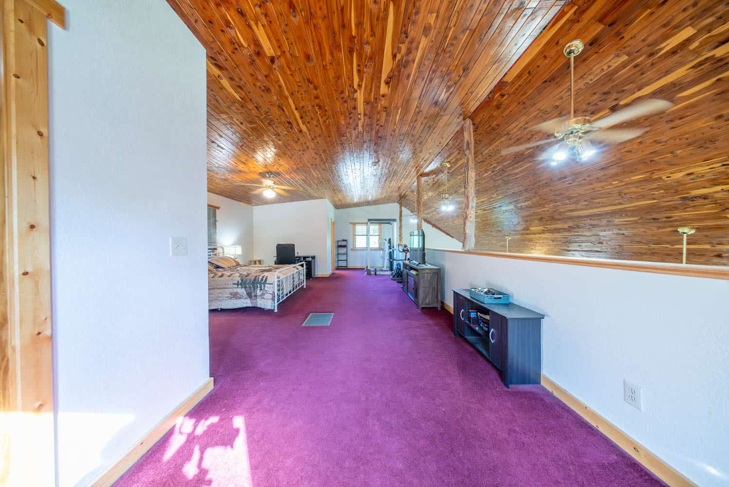 Rustic Ozarks Home on 27.5 Acres