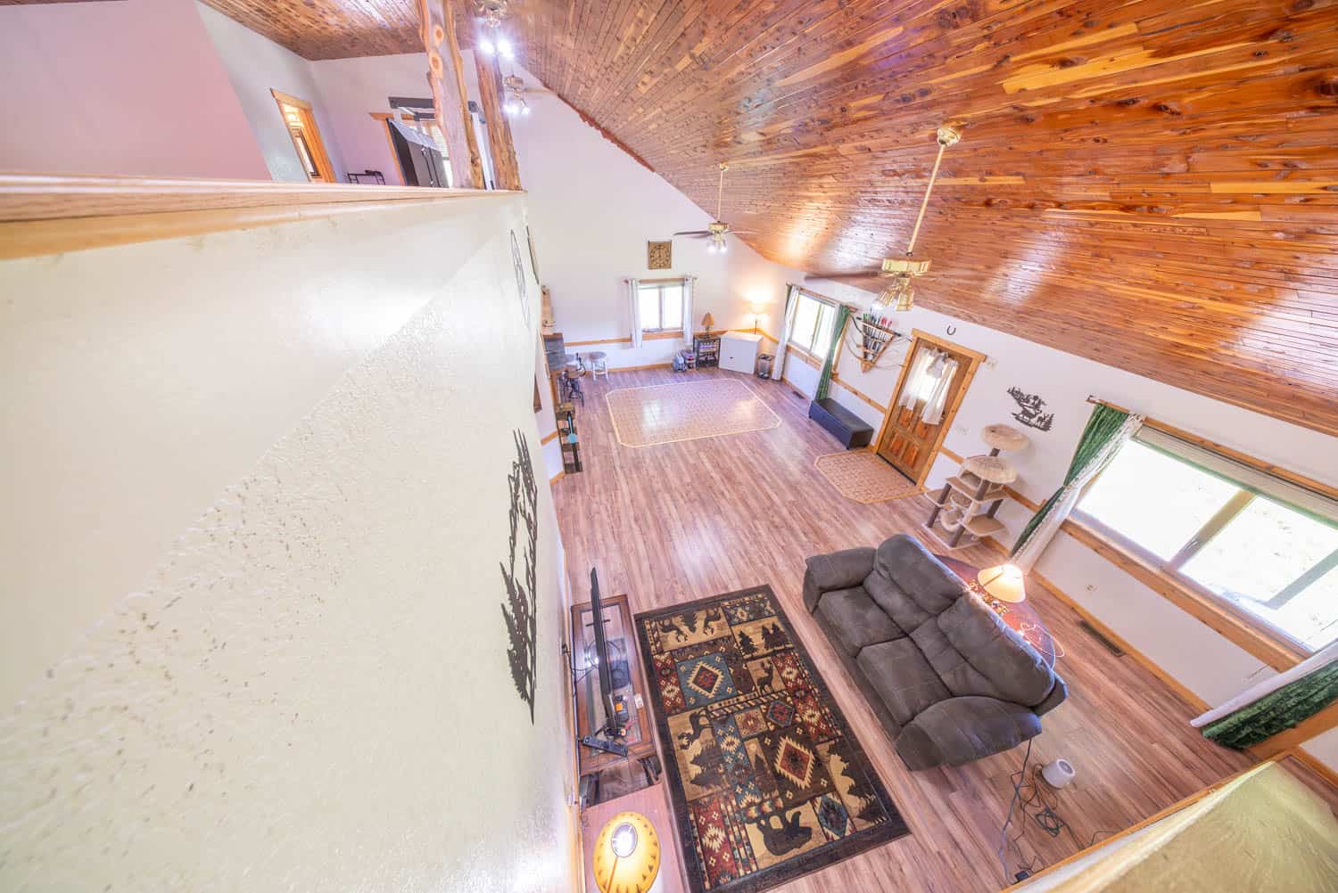 Rustic Ozarks Home on 27.5 Acres