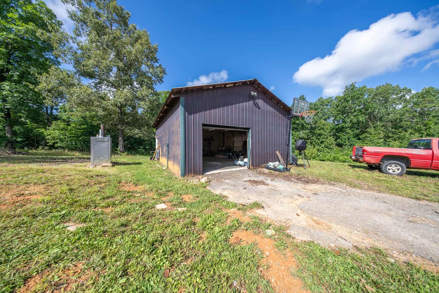 Rustic Ozarks Home on 27.5 Acres