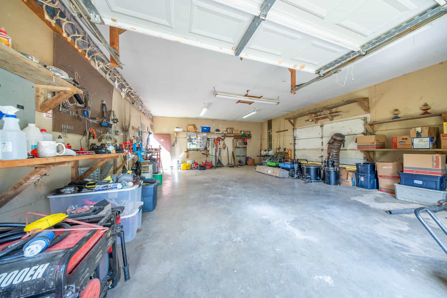 Rustic Ozarks Home on 27.5 Acres