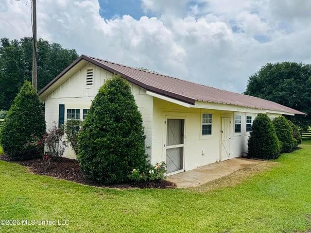 Gillsburg MS Farmhouse Estate on 72 Acres