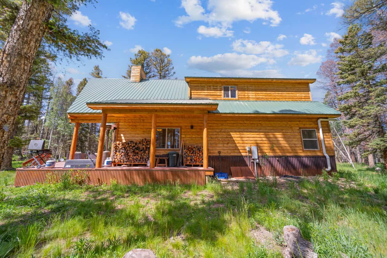 Cabin retreat in Mountains with Hiking, Hunting, and Fishing