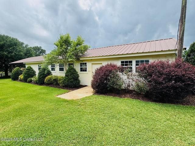 Gillsburg MS Farmhouse Estate on 72 Acres