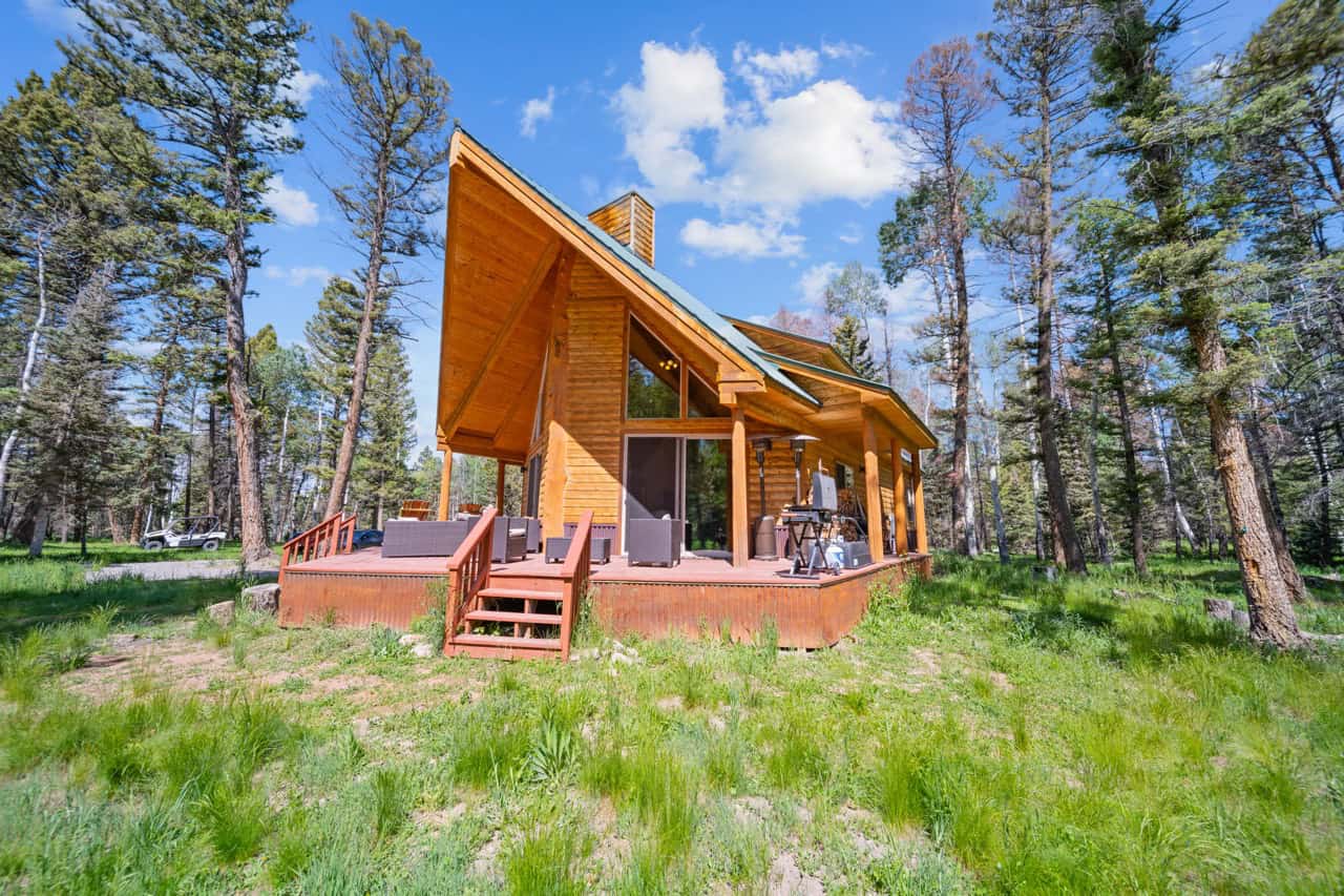 Cabin retreat in Mountains with Hiking, Hunting, and Fishing