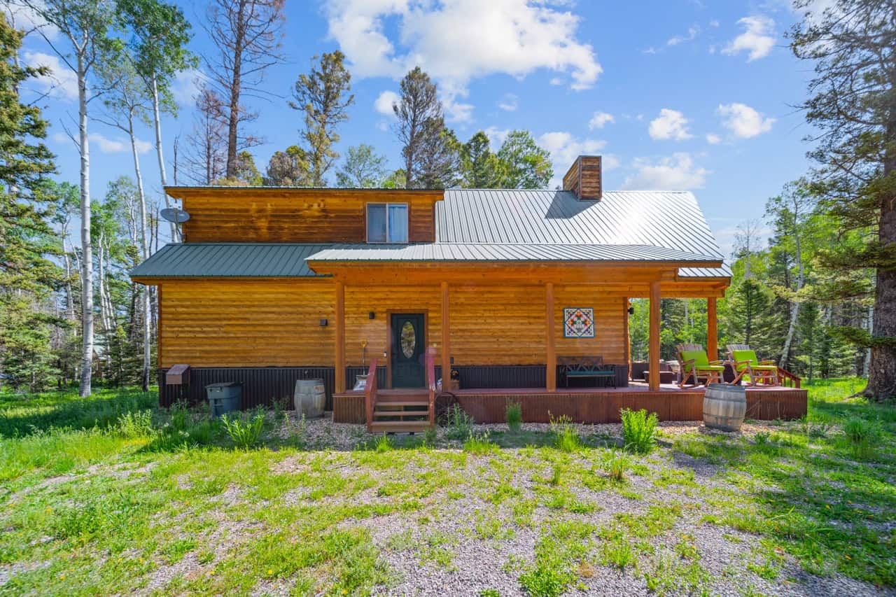 Cabin retreat in Mountains with Hiking, Hunting, and Fishing