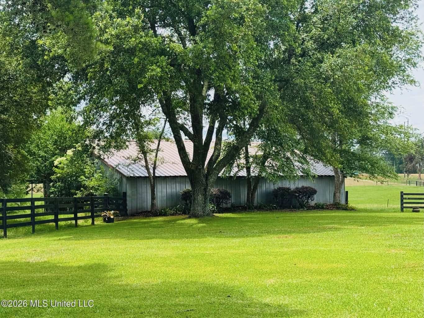 Gillsburg MS Farmhouse Estate on 99 Acres