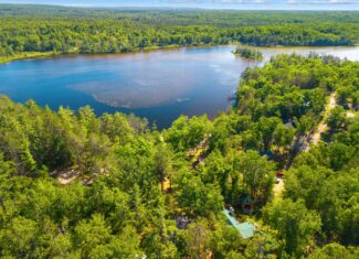 Classic Canada Creek Ranch Log Cabin with Lake Geneva Views
