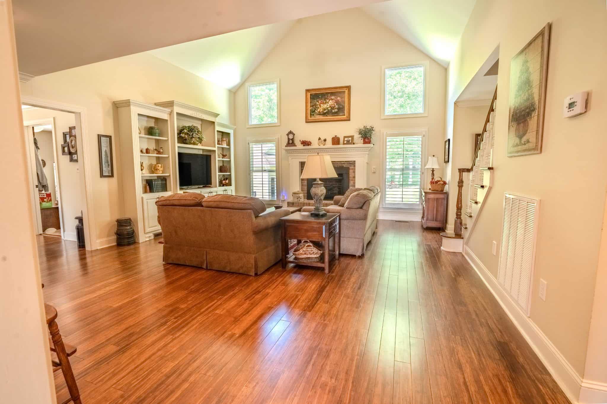 PRIVATE 394 ACRE TENNESSEE ESTATE WITH HOME, SHOP, CREEK, POND,TEARMING WITH WHITETAIL DEER AND TURKEY