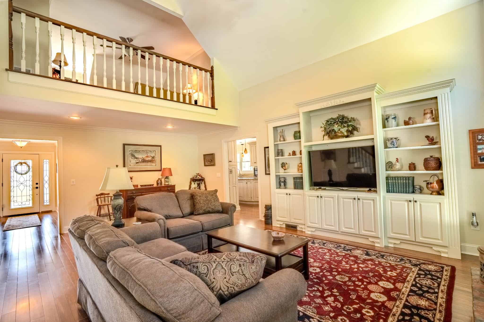 PRIVATE 394 ACRE TENNESSEE ESTATE WITH HOME, SHOP, CREEK, POND,TEARMING WITH WHITETAIL DEER AND TURKEY