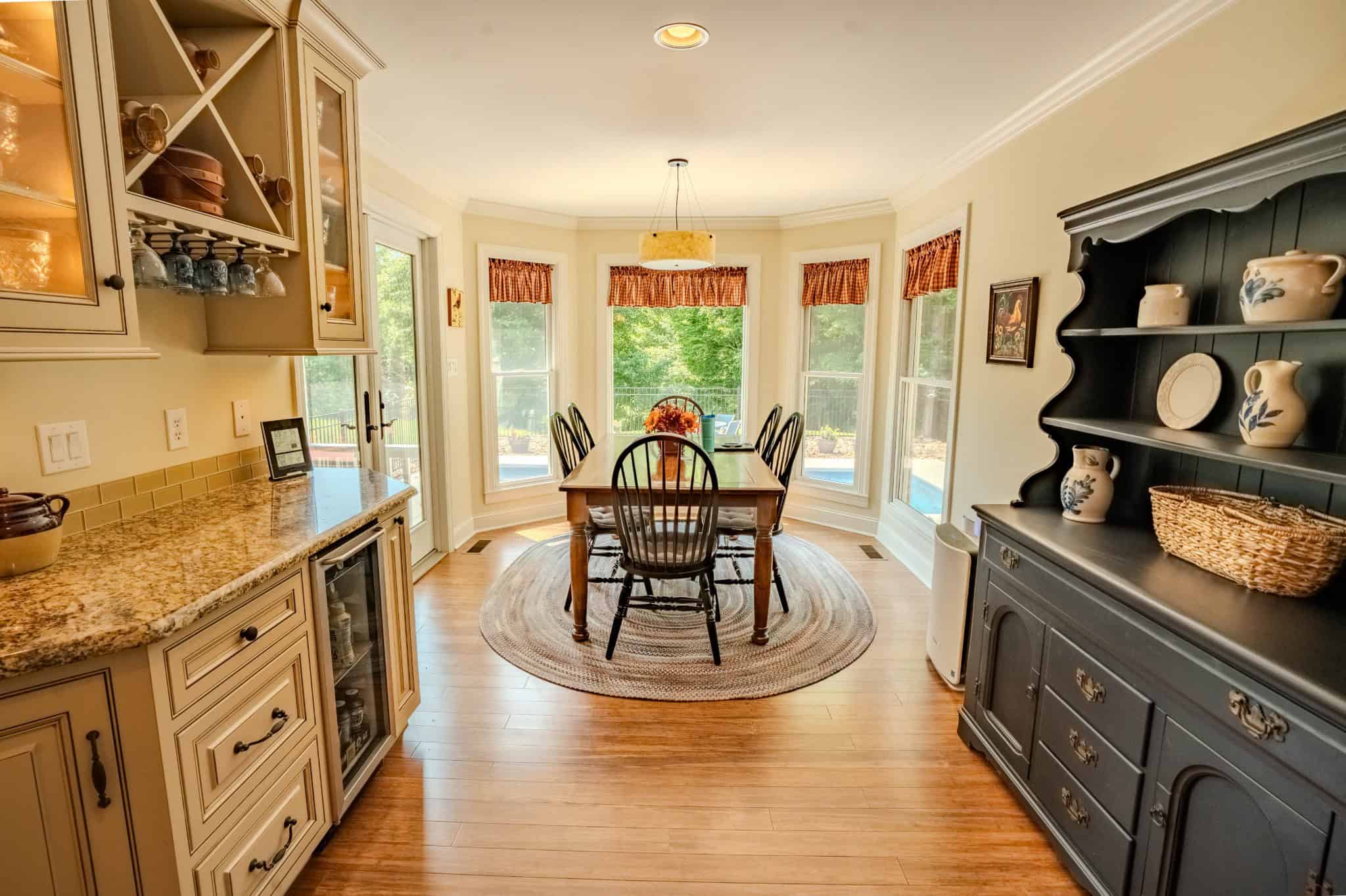 PRIVATE 394 ACRE TENNESSEE ESTATE WITH HOME, SHOP, CREEK, POND,TEARMING WITH WHITETAIL DEER AND TURKEY
