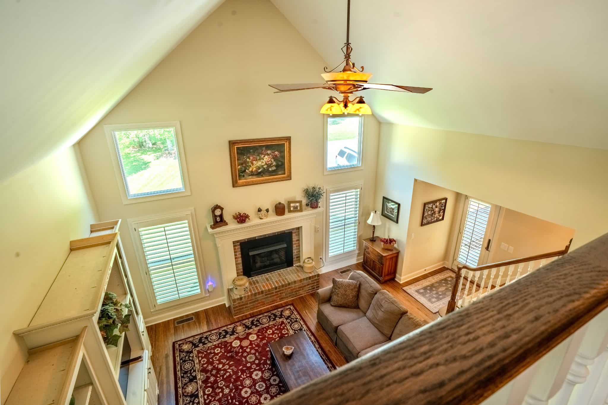 PRIVATE 394 ACRE TENNESSEE ESTATE WITH HOME, SHOP, CREEK, POND,TEARMING WITH WHITETAIL DEER AND TURKEY