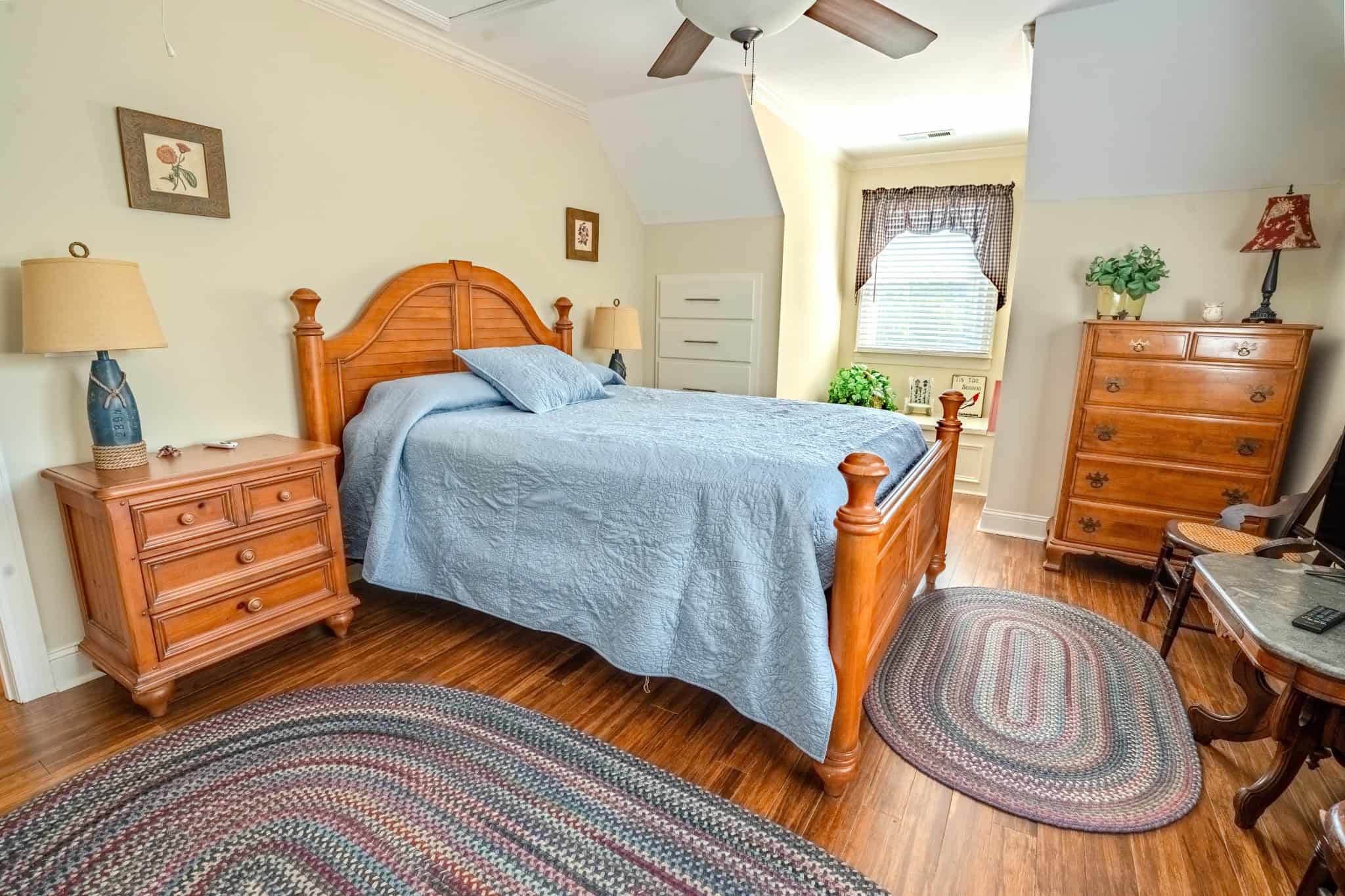 PRIVATE 394 ACRE TENNESSEE ESTATE WITH HOME, SHOP, CREEK, POND,TEARMING WITH WHITETAIL DEER AND TURKEY
