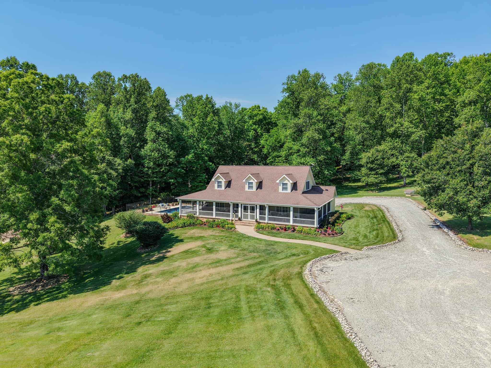 PRIVATE 394 ACRE TENNESSEE ESTATE WITH HOME, SHOP, CREEK, POND,TEARMING WITH WHITETAIL DEER AND TURKEY