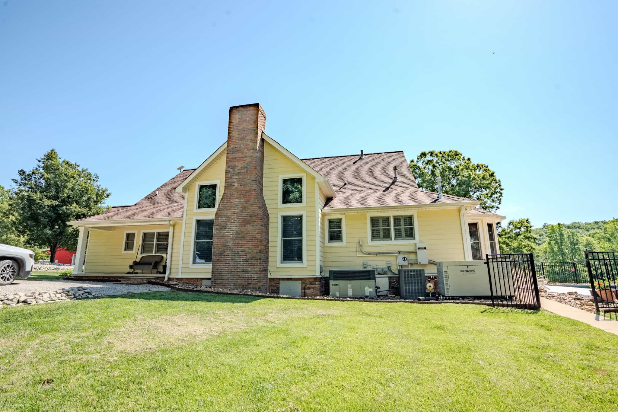 PRIVATE 394 ACRE TENNESSEE ESTATE WITH HOME, SHOP, CREEK, POND,TEARMING WITH WHITETAIL DEER AND TURKEY