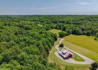 PRIVATE 394 ACRE TENNESSEE ESTATE WITH HOME, SHOP, CREEK, POND,TEARMING WITH WHITETAIL DEER AND TURKEY
