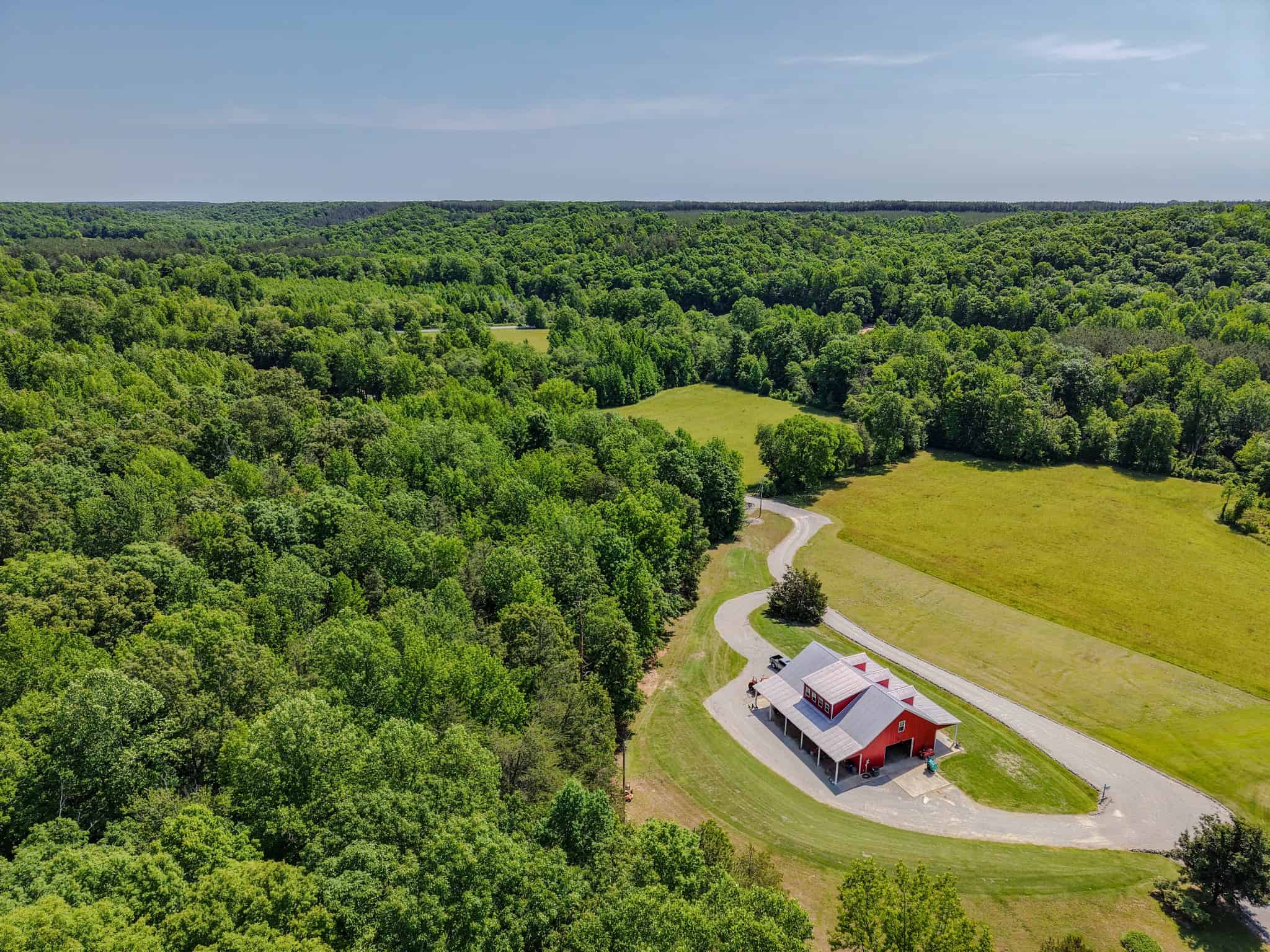 PRIVATE 394 ACRE TENNESSEE ESTATE WITH HOME, SHOP, CREEK, POND,TEARMING WITH WHITETAIL DEER AND TURKEY