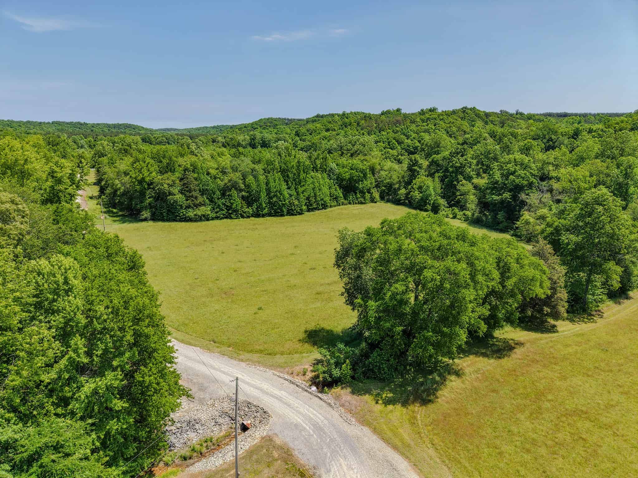 PRIVATE 394 ACRE TENNESSEE ESTATE WITH HOME, SHOP, CREEK, POND,TEARMING WITH WHITETAIL DEER AND TURKEY