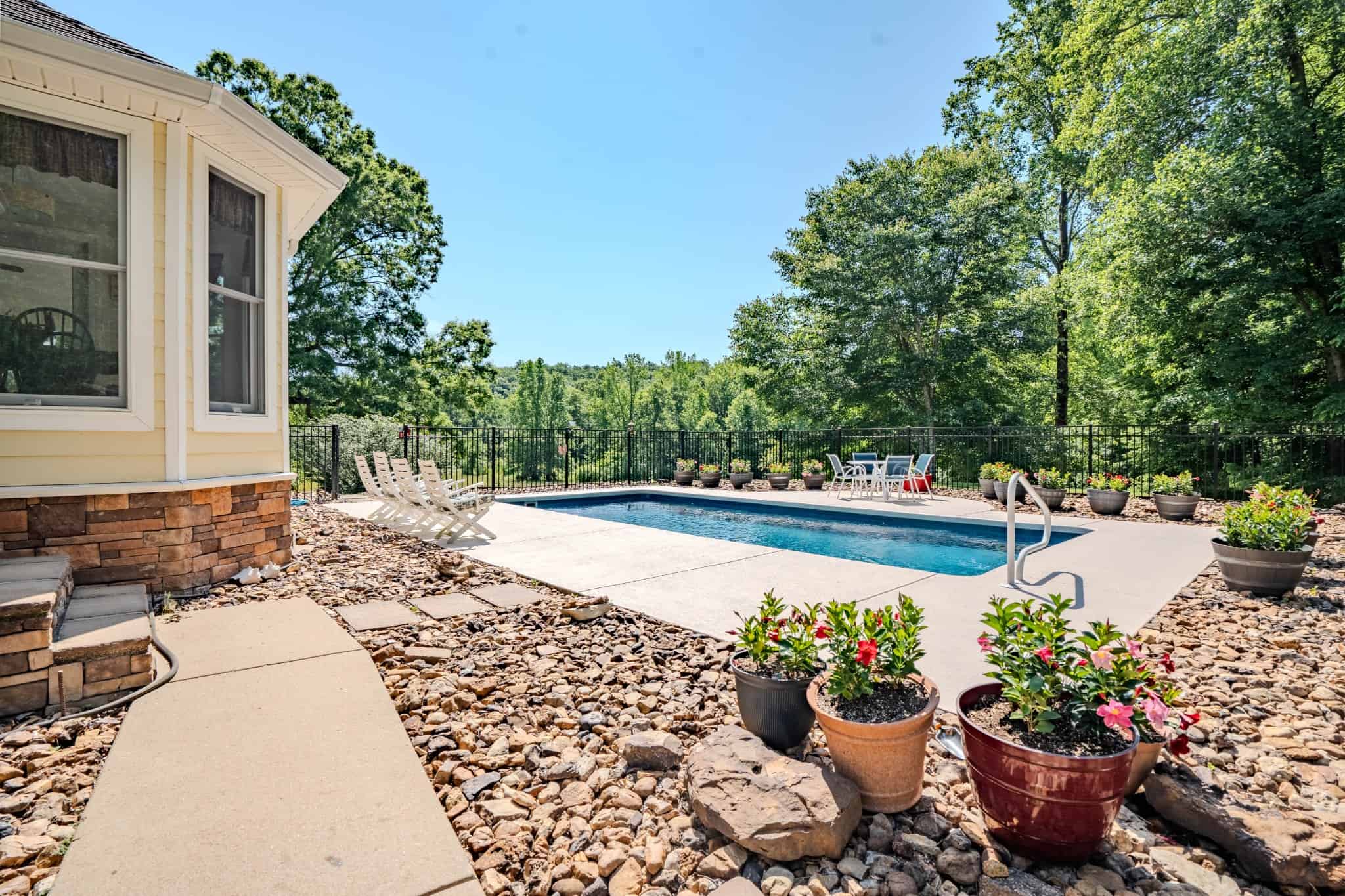 PRIVATE 394 ACRE TENNESSEE ESTATE WITH HOME, SHOP, CREEK, POND,TEARMING WITH WHITETAIL DEER AND TURKEY